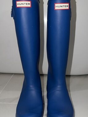 Hunter Tall Rubber Rain Boots in Blue